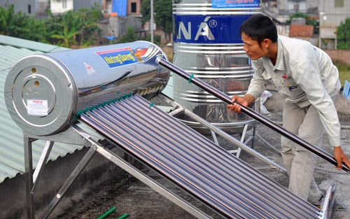 Nên mua bình nước nóng điện trực tiếp hay bình năng lượng mặt trời? ảnh 1